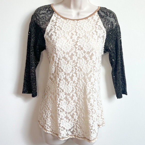 BKE Tops - BKE Buckle floral lace sequin stretchy scoop neck elbow sleeve top…